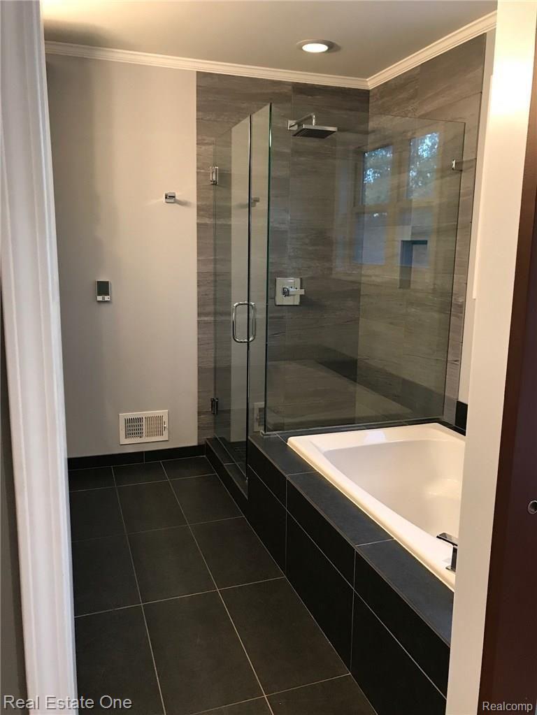 2183 Manchester Road Birmingham, MI 48009 - Photo 9 of 17 MASTER BATH W/HEATED FLOORS