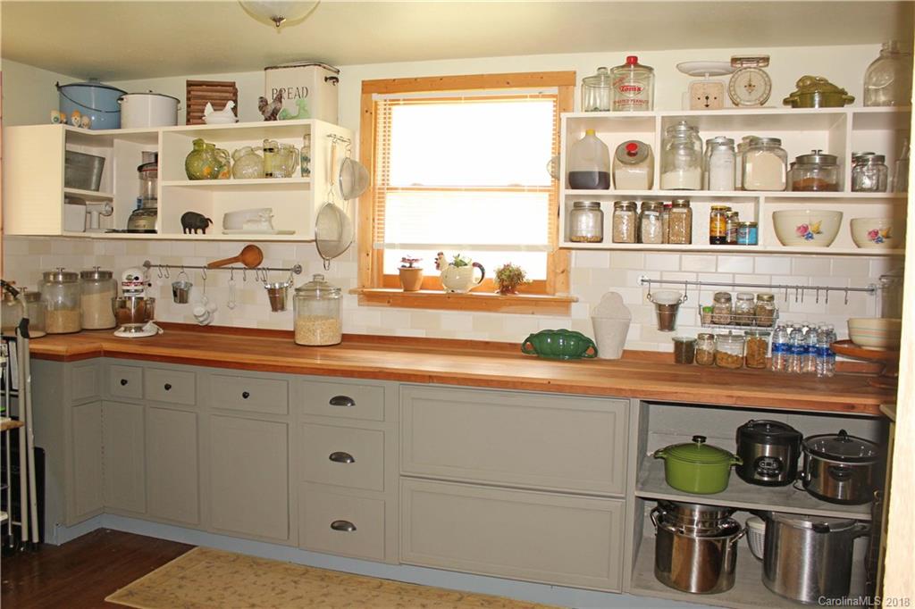 214 Huffman Road Clyde, NC 28721 - Photo 9 of 24 a kitchen with lots of counter top space