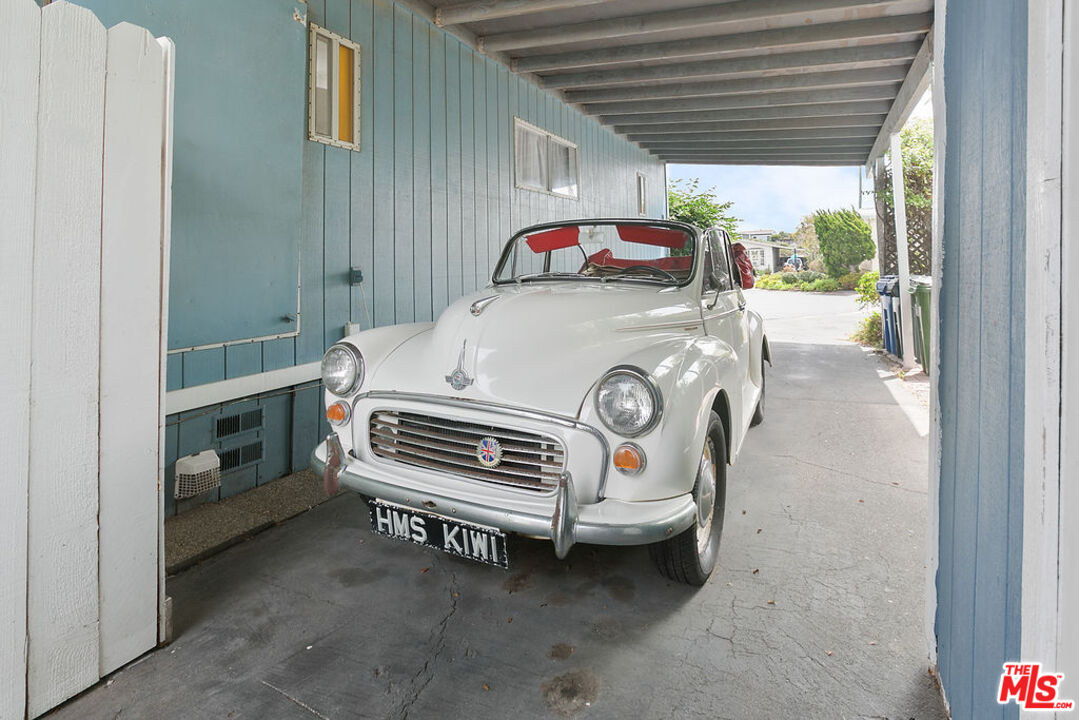 29500 Heathercliff Road, Unit 252 Malibu, CA 90265 - Photo 47 of 65 a utility room with dryer and washer