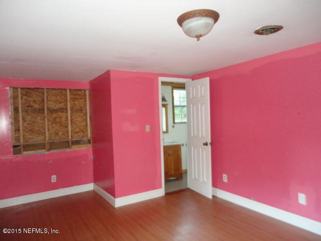 2156 Rayon Road Fernandina Beach, FL 32034 - Photo 12 of 15 19.MASTER BED
