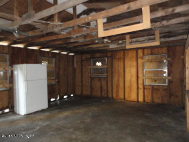 5.GARAGE INTERIOR