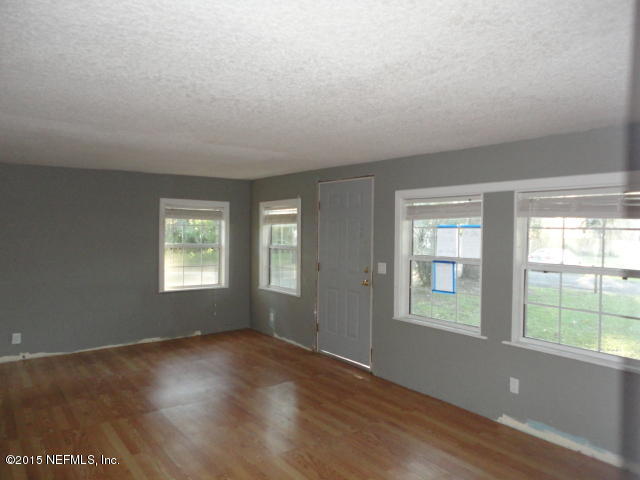 2156 Rayon Road Fernandina Beach, FL 32034 - Photo 8 of 15 12.LIVING ROOM