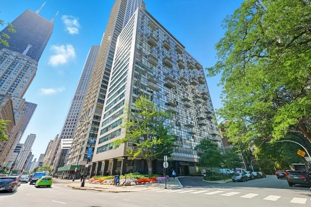 $445,000 | 1000 North Lake Shore Plaza, Unit 2302, Chicago, IL 60611