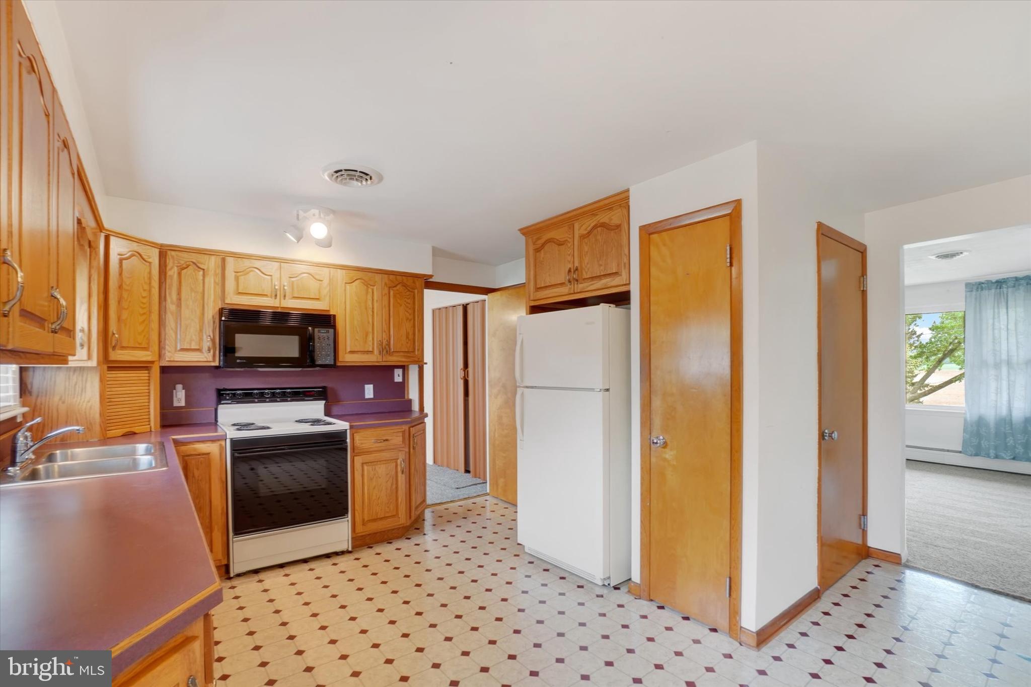 4645 Wolfs Church Road York, PA 17408 - Photo 5 of 26 Gallery Image 5