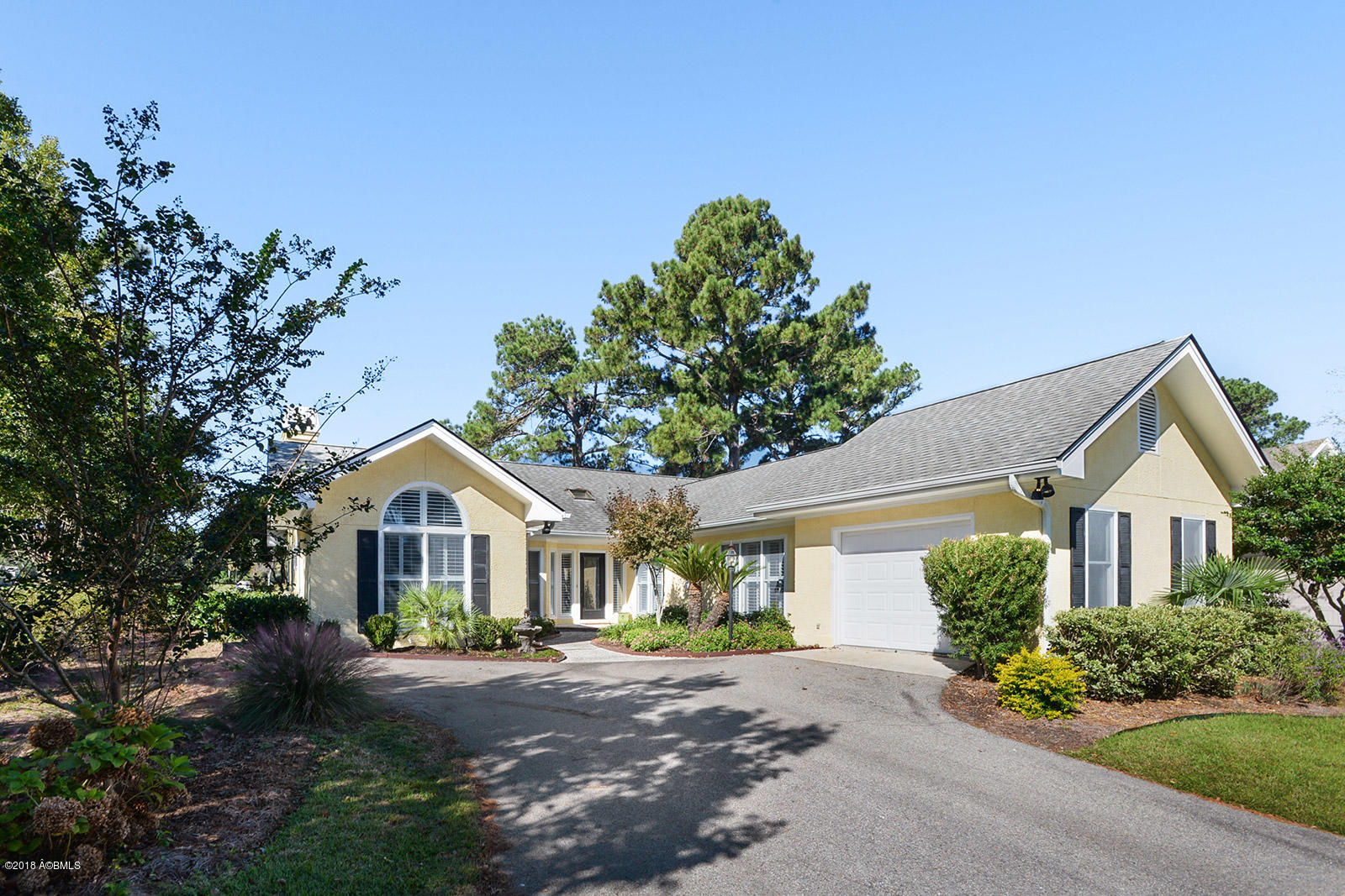 748 North Reeve Road St. Helena Island, SC 29920 - Photo 3 of 38 003_1600x1067_mls_1600x1067