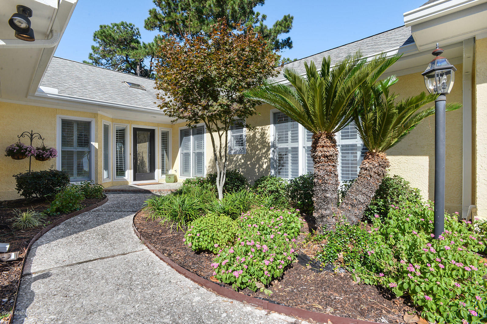 748 North Reeve Road St. Helena Island, SC 29920 - Photo 4 of 38 004_1600x1067_mls_1600x1067