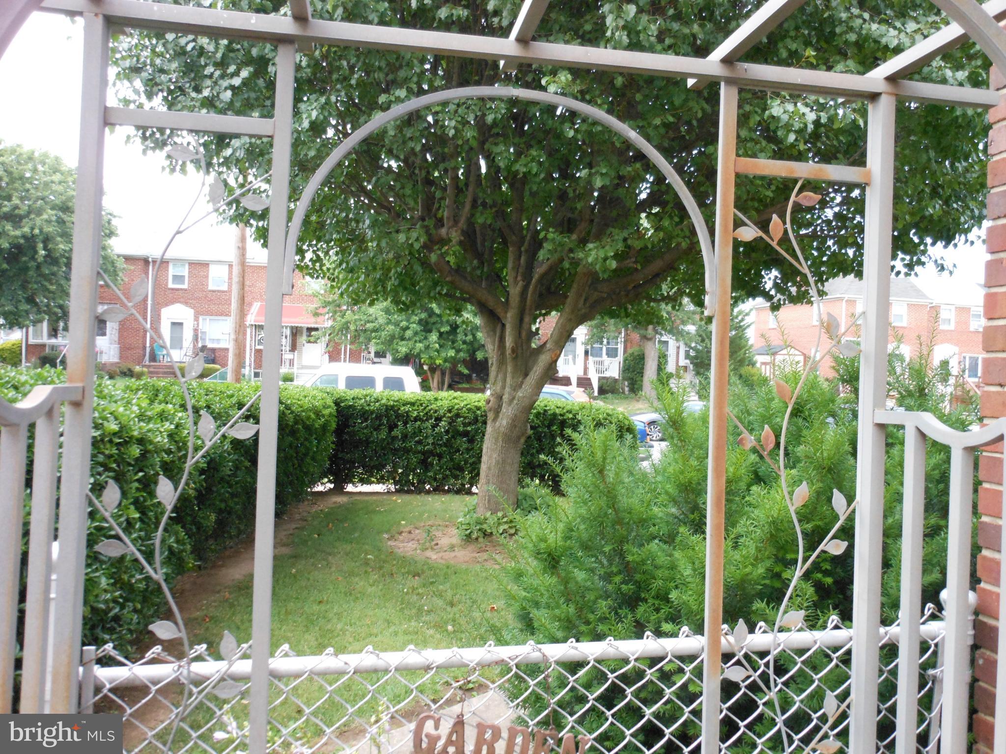 2810 Southbrook Road Baltimore, MD 21222 - Photo 36 of 50 TRELLIS ON SIDE OF HOUSE