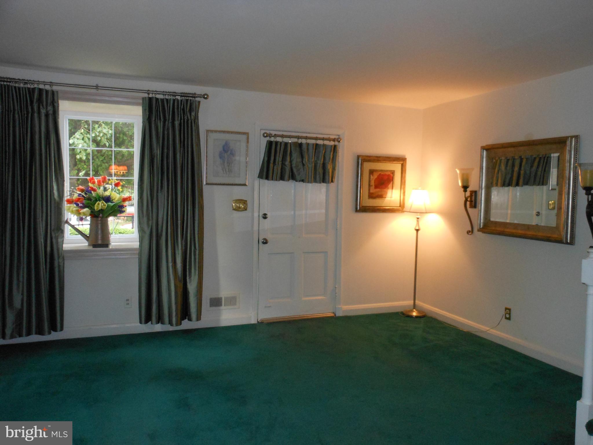 2810 Southbrook Road Baltimore, MD 21222 - Photo 5 of 50 LIVINGROOM