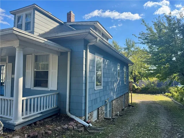 $169,000 | 1011 Kickapoo Street, Leavenworth, KS 66048