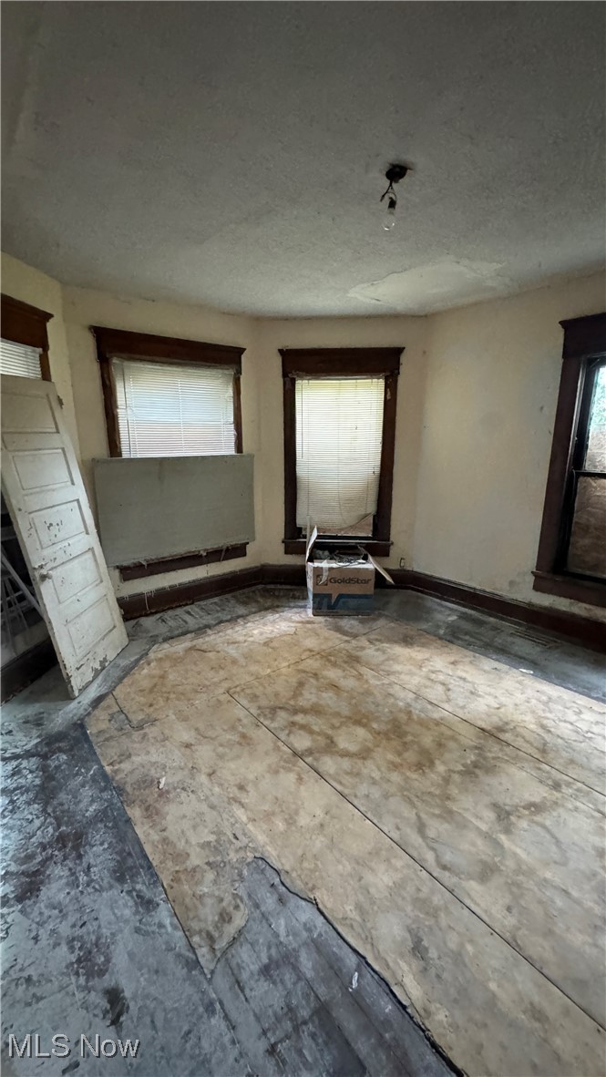 717 Lawrence Road Northeast Canton, OH 44704 - Photo 3 of 28 Gallery Image 3