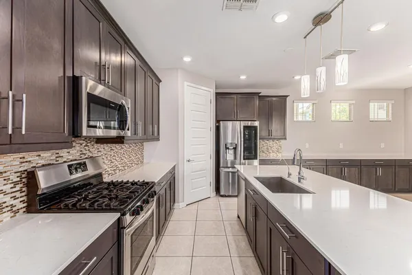 $2,700 | 1015 East Thompson Way, Chandler, AZ 85286