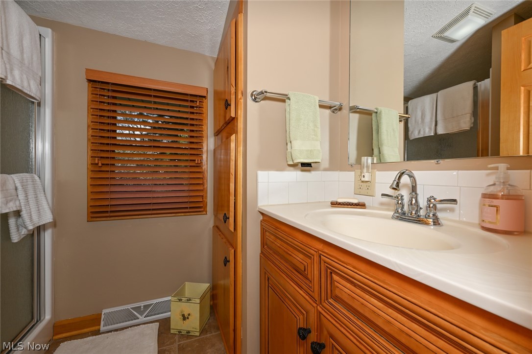2873 Lodge Road Southwest Sherrodsville, OH 44675 - Photo 33 of 50 Here is the full bathroom on the loft level