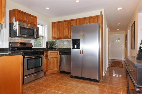 35 Boulevard Road, Unit 2 Arlington, MA 02474 - Photo 2 of 24 Gallery Image 2
