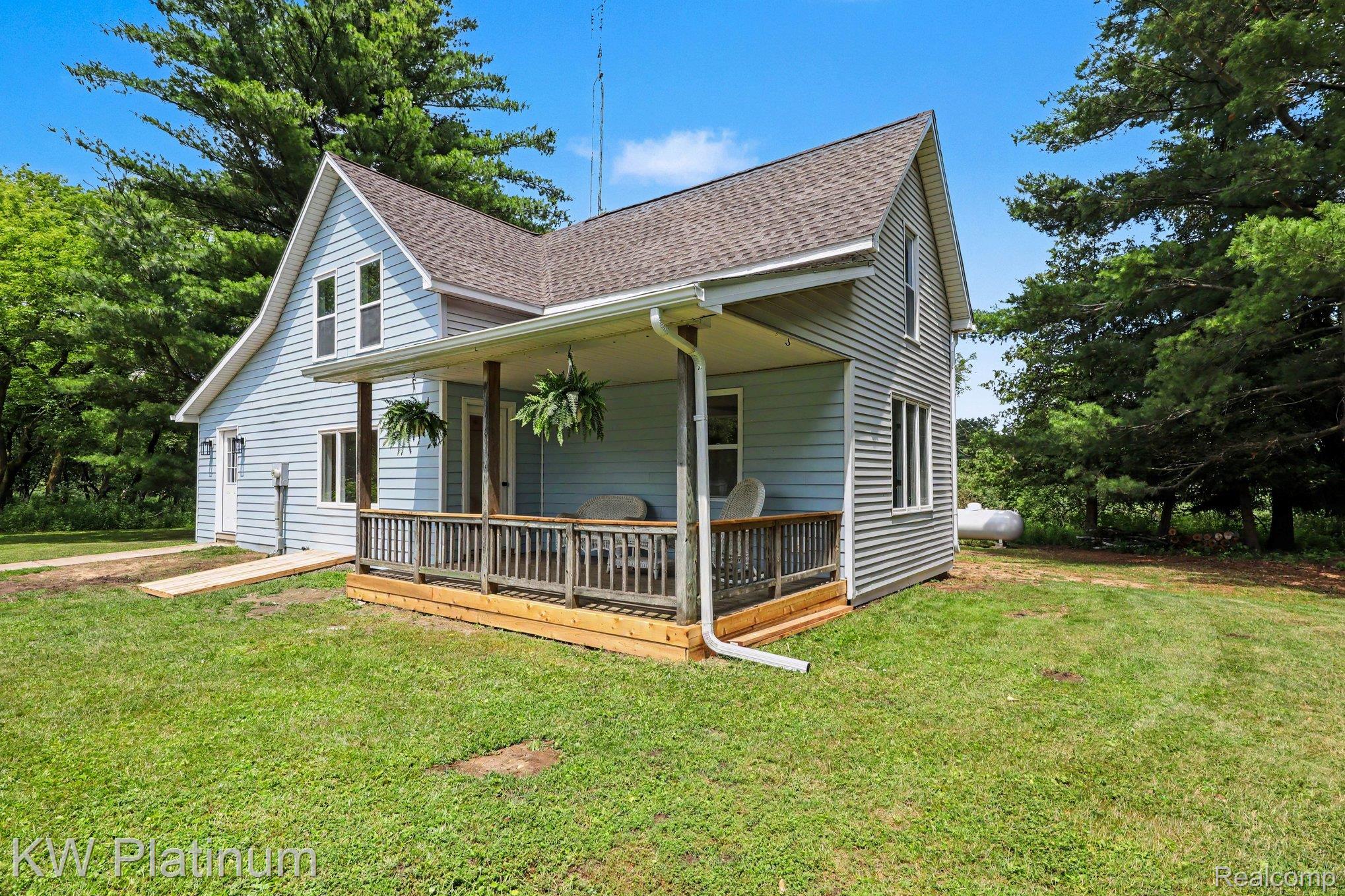 5103 Forester Road Carsonville, MI 48419 - Photo 4 of 28 004_file_8605.jpg