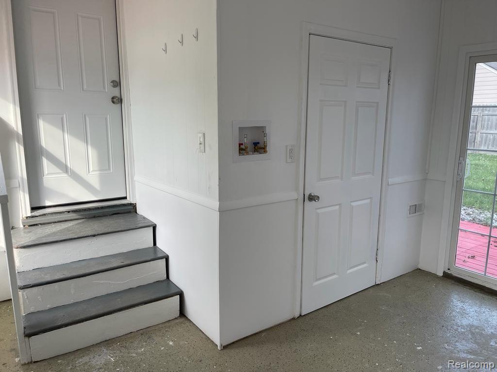 17898 Common Road Roseville, MI 48066 - Photo 23 of 58 18.jpeg