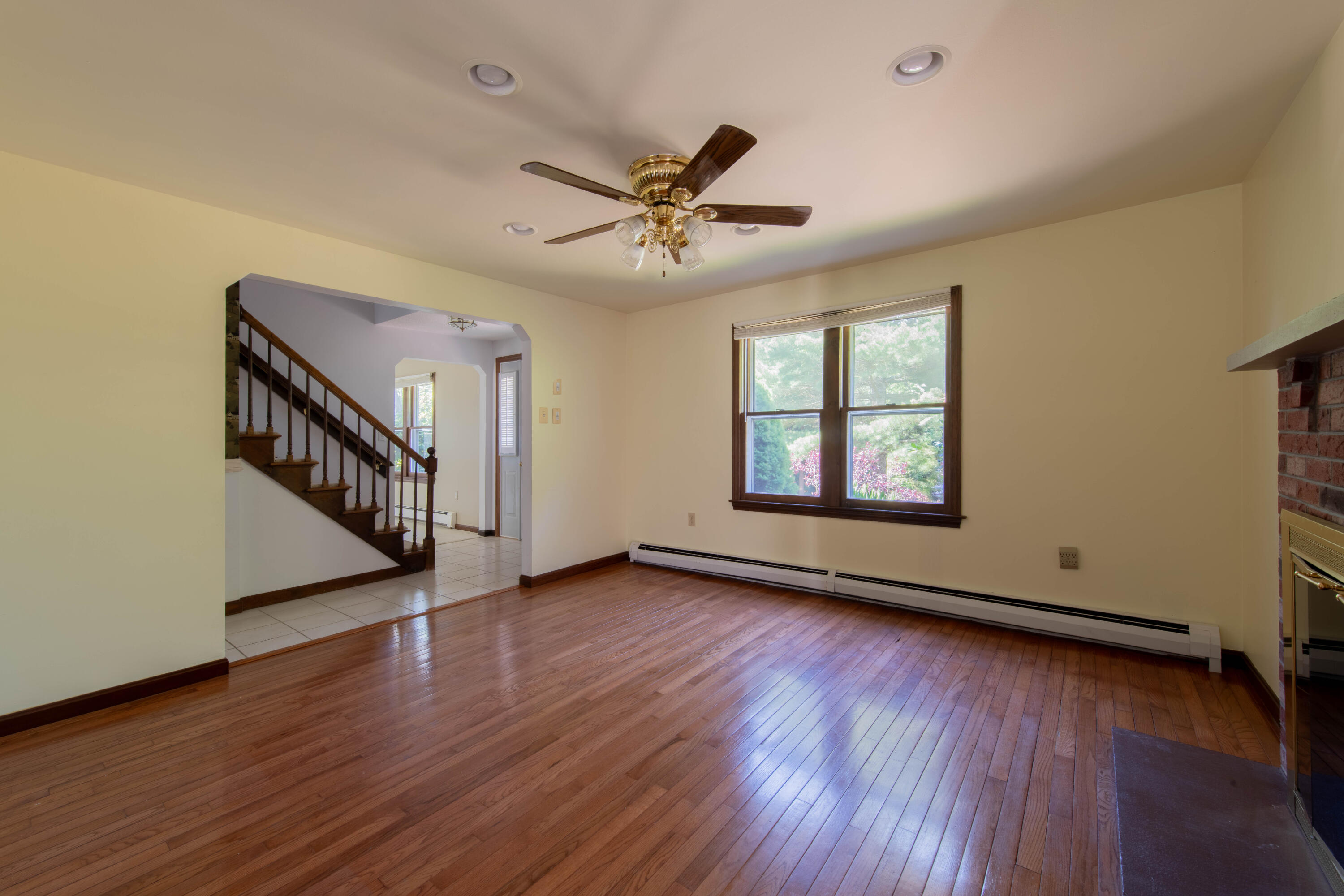 501 County Road Pocasset, MA 02559 - Photo 7 of 33 Livingroom