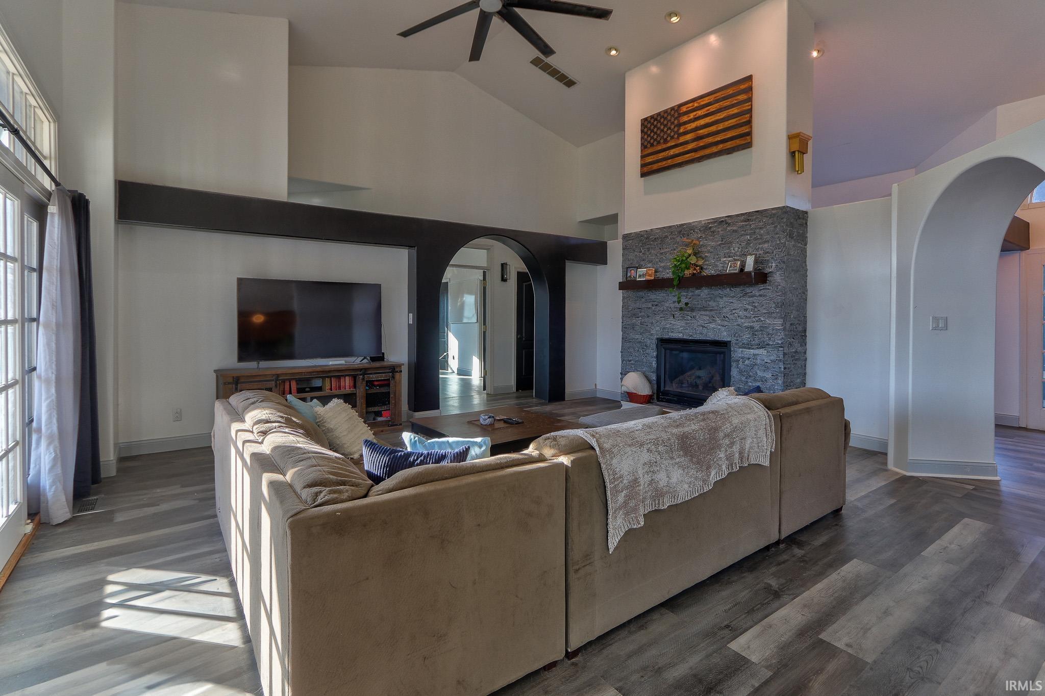 9211 Heim Road Chandler, IN 47610 - Photo 10 of 36 Gallery Image 10