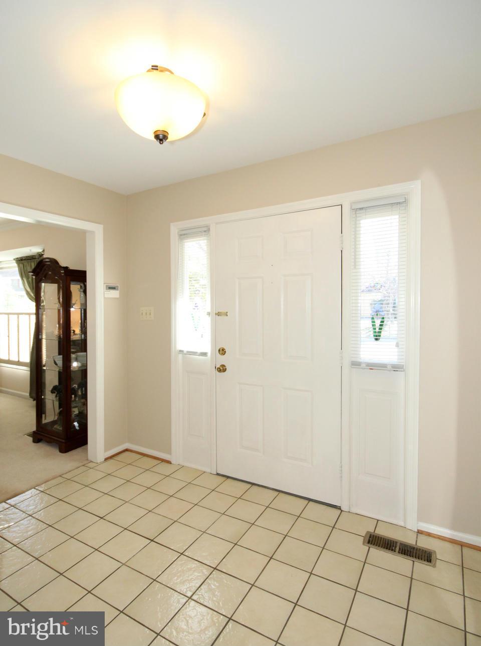 10136 Red Spruce Road Fairfax, VA 22032 - Photo 2 of 30 Interior (General)