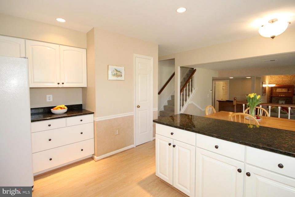 10136 Red Spruce Road Fairfax, VA 22032 - Photo 10 of 30 Kitchen