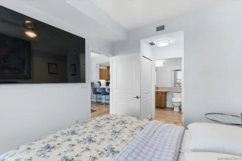 $699,000 | 300 West Beech Street, Unit 1705, San Diego, CA 92101