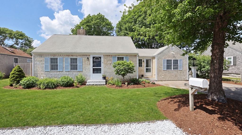 22 Manderville Road Harwich, MA 02671 - Photo 2 of 40