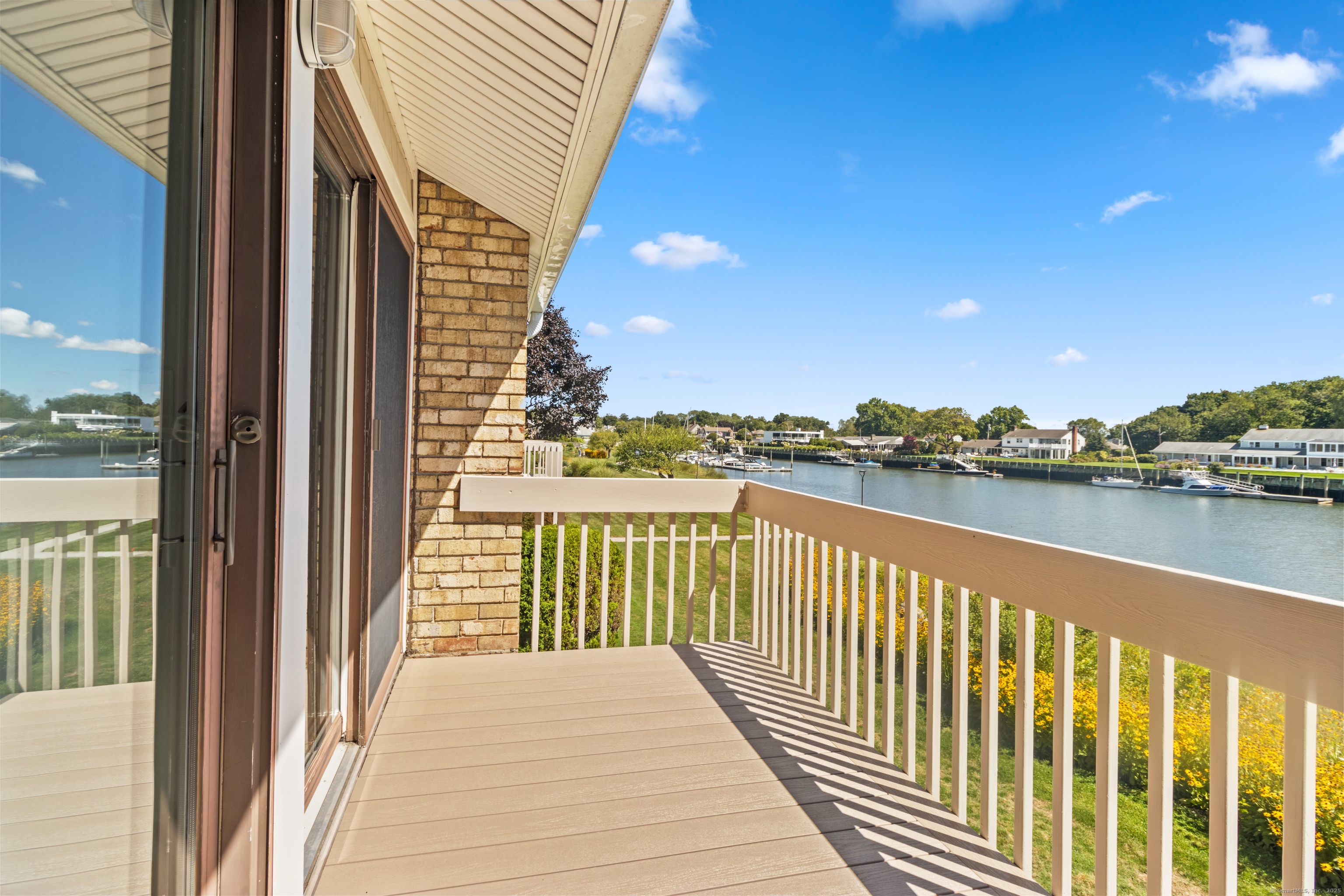 199 Gregory Boulevard, Unit D2 Norwalk, CT 06855 - Photo 20 of 31 a balcony with city view
