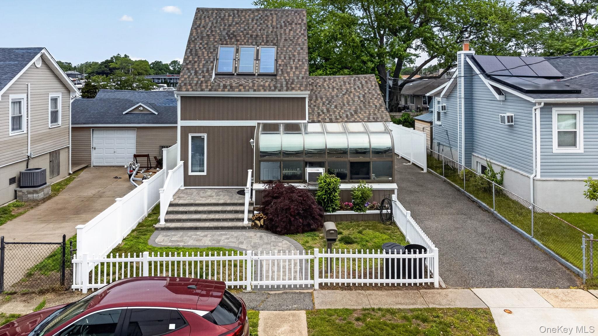 228 West Clearwater Road Lindenhurst, NY 11757 - Photo 31 of 34