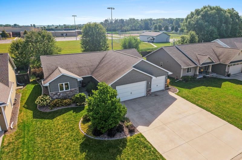 N9046 Spring Valley Road Menasha, WI 54952 - Photo 2 of 33 Gallery Image 2