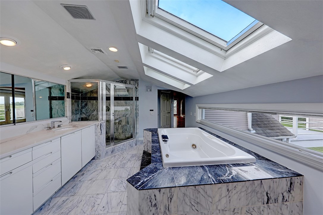 16 Oyster Point Warren, RI 02885 - Photo 21 of 38 Luxurious spa master bath