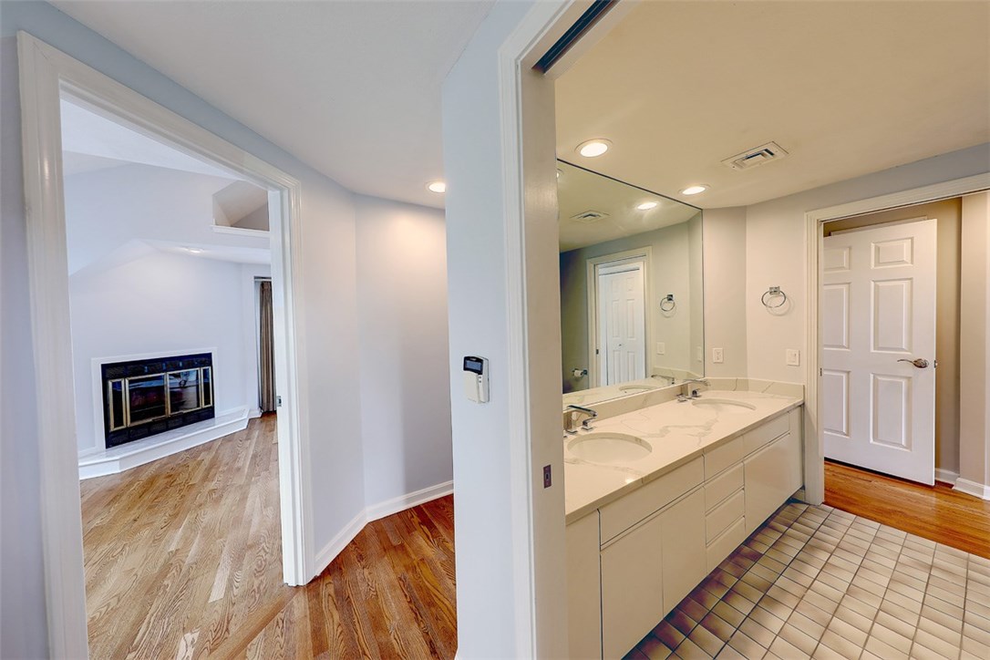 16 Oyster Point Warren, RI 02885 - Photo 26 of 38 Updated Jack and Jill Bath