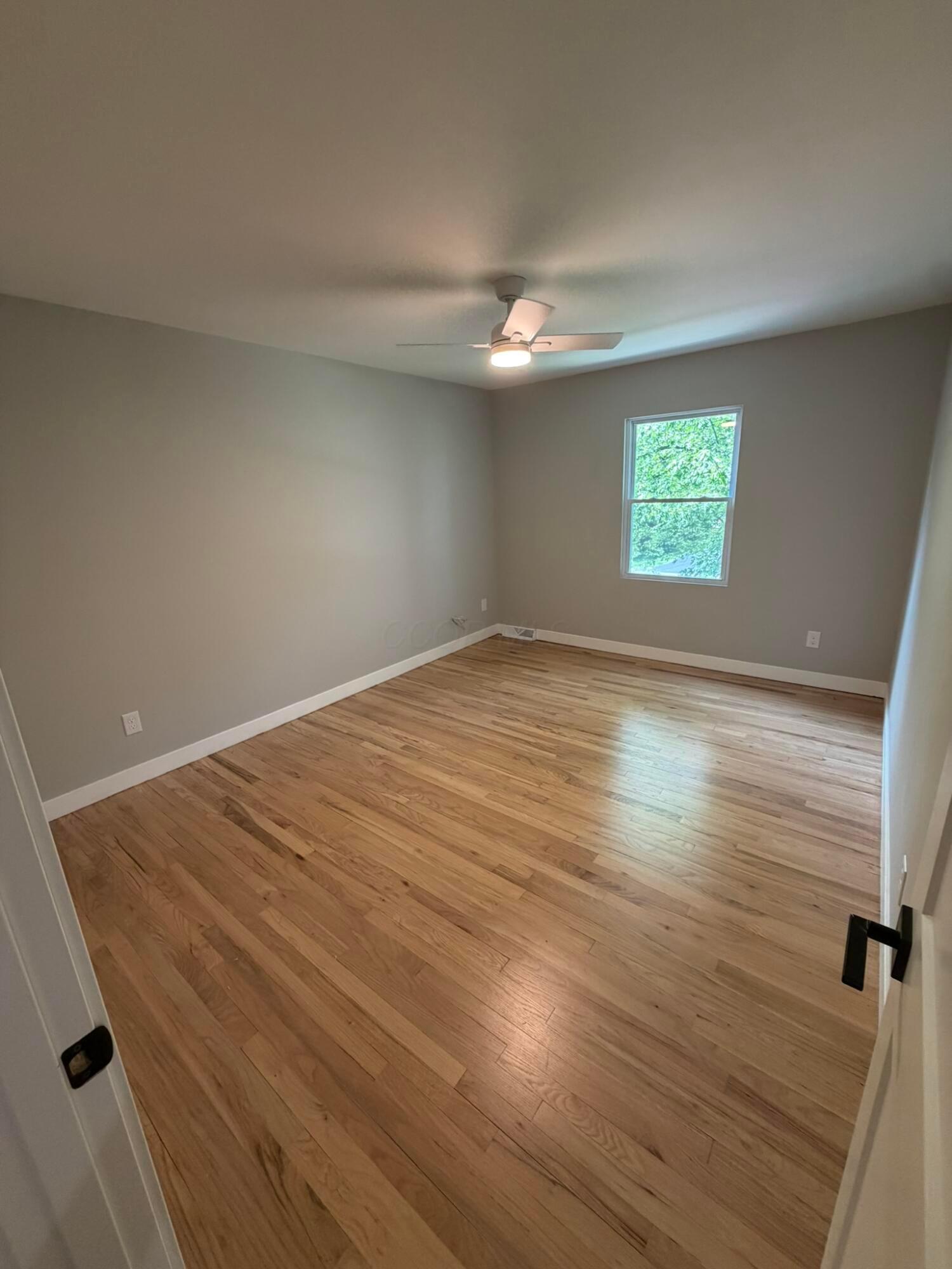 957 Old Farm Road Columbus, OH 43213 - Photo 26 of 35 Bedroom 2