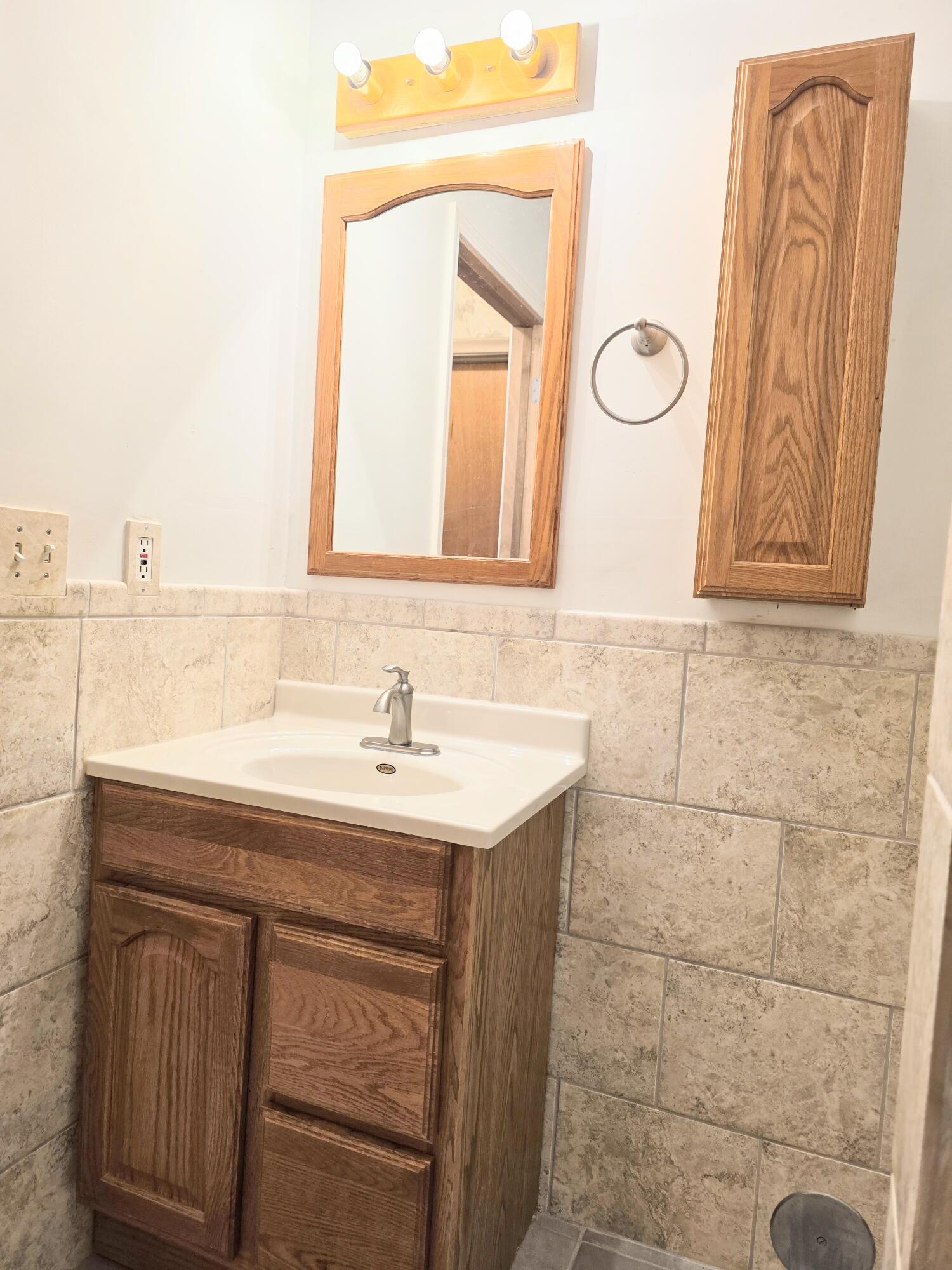 520 Rice Avenue Ypsilanti, MI 48197 - Photo 28 of 39 Rice Down Bath 1