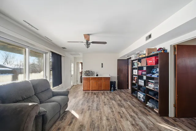 $400,000 | 1365 Newcastle Lane, Hoffman Estates, IL 60169