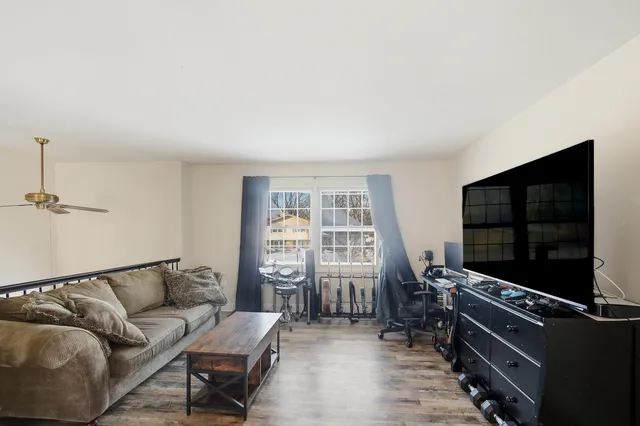 $400,000 | 1365 Newcastle Lane, Hoffman Estates, IL 60169