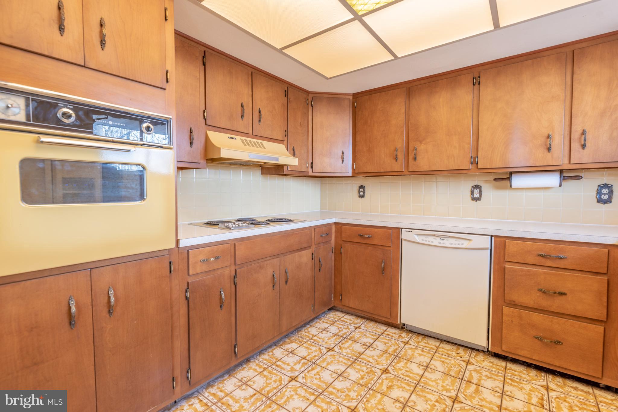 5580 Emmaus Road Emmaus, PA 18049 - Photo 7 of 28 Gallery Image 7
