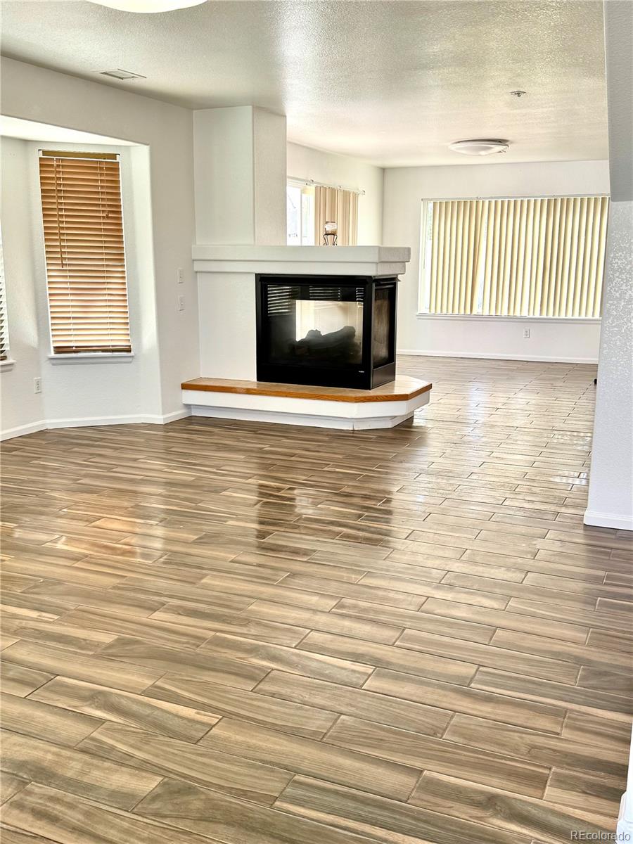 5553 Jebel Court Denver, CO 80249 - Photo 4 of 30