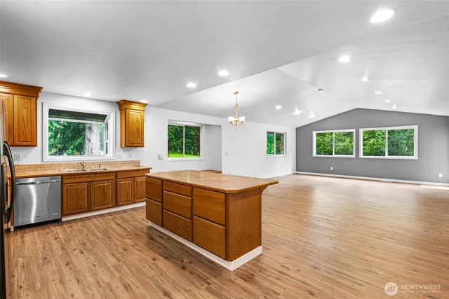 $2,300 | 141 Dunoon Place, Shelton, WA 98584