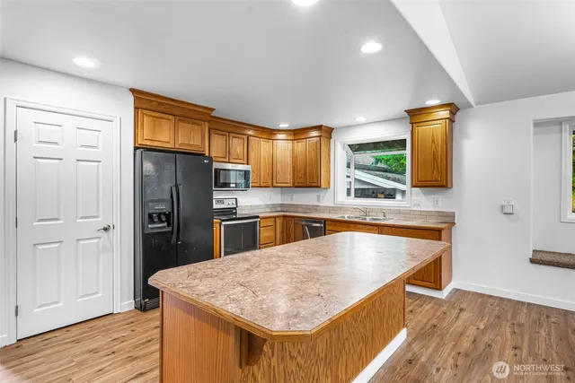 $2,300 | 141 Dunoon Place, Shelton, WA 98584