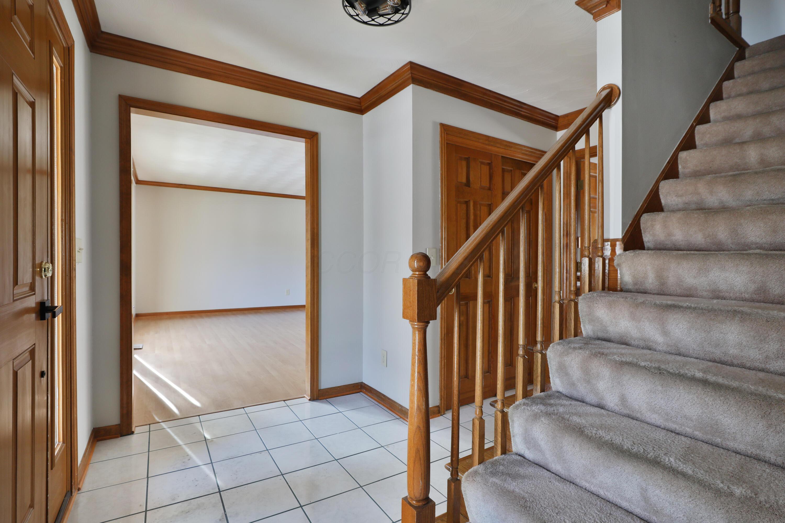 Entry Way / Foyer
