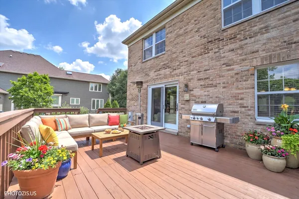 $749,900 | 943 West Bailey Road, Naperville, IL 60565