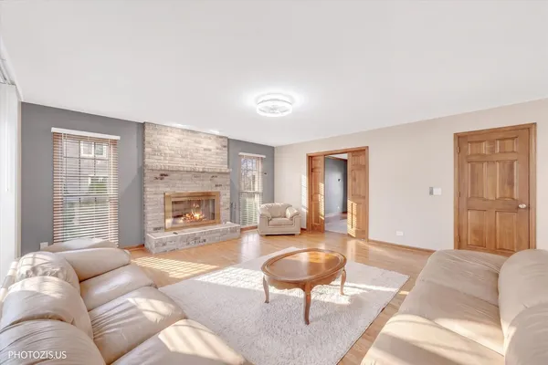 $749,900 | 943 West Bailey Road, Naperville, IL 60565