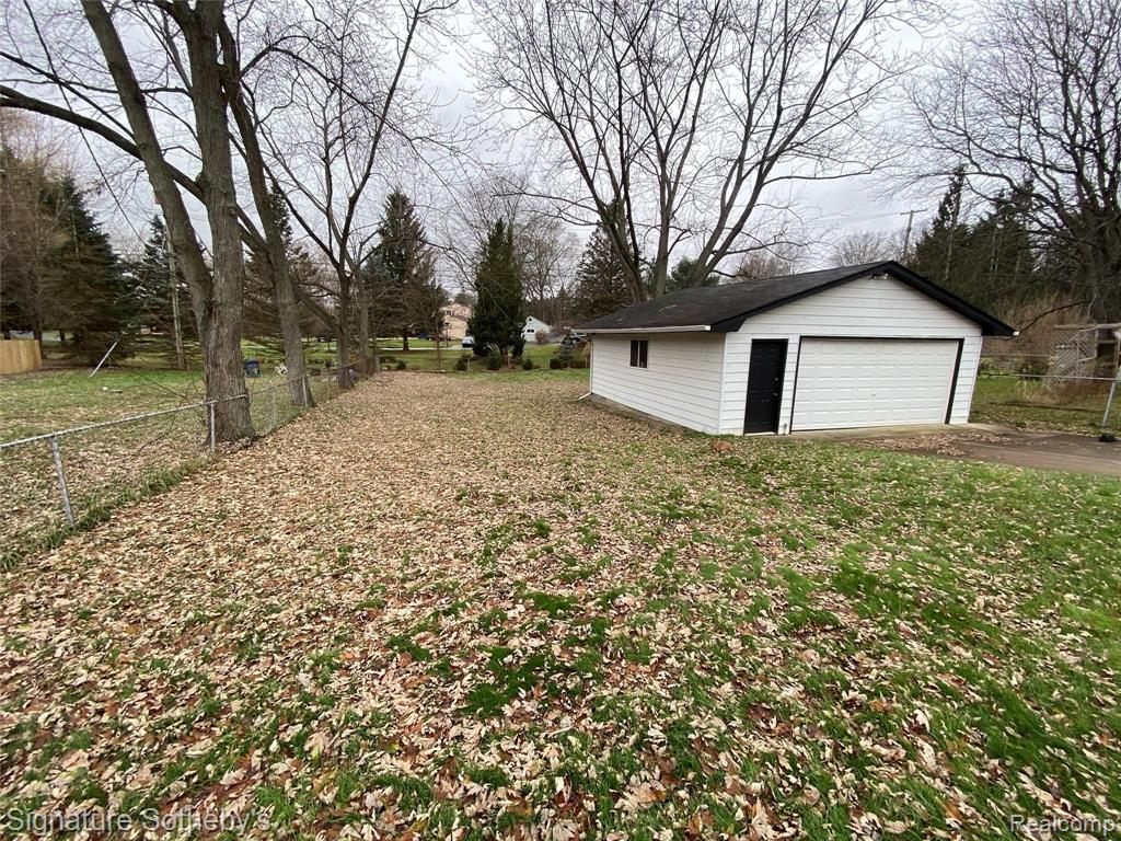 1641 Scott Lake Road Waterford, MI 48328 - Photo 18 of 20