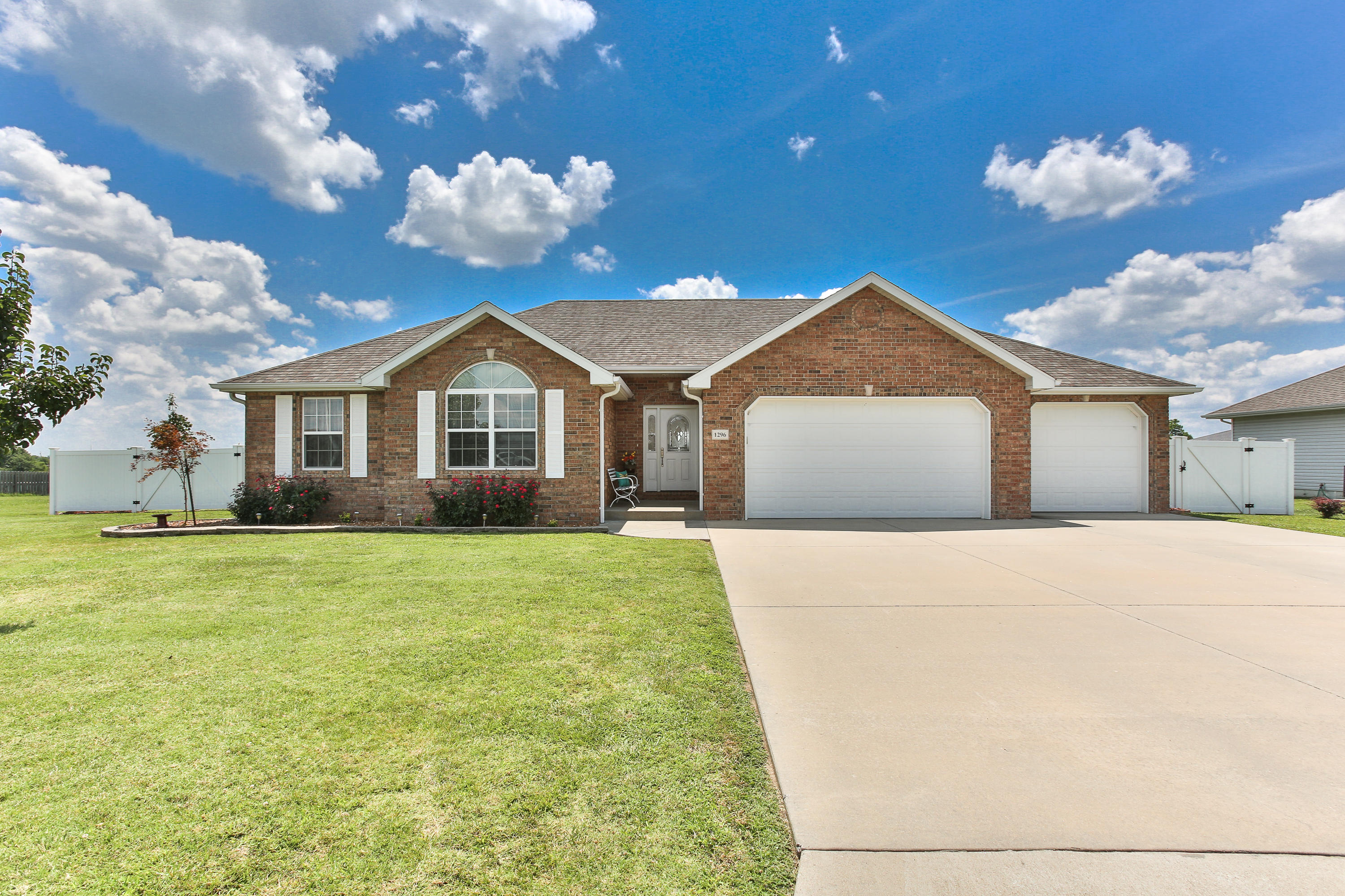 1296 East 478th Road Bolivar, MO 65613 - Photo 1 of 1 GD5A01915 (1)