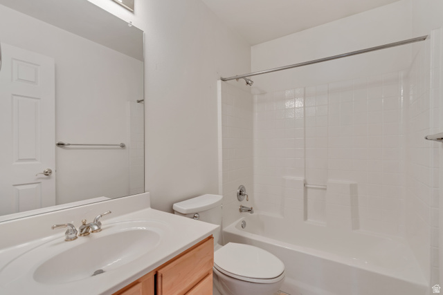 546 Wheatridge Road Tooele, UT 84074 - Photo 40 of 49 Full bathroom on 2nd level