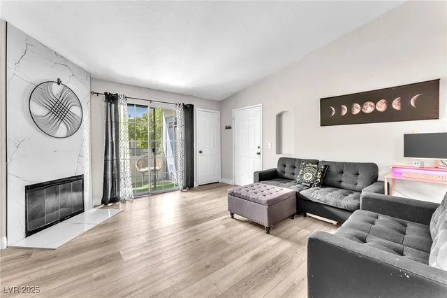 $189,777 | 3318 North Decatur Boulevard, Unit 2083, Las Vegas, NV 89130