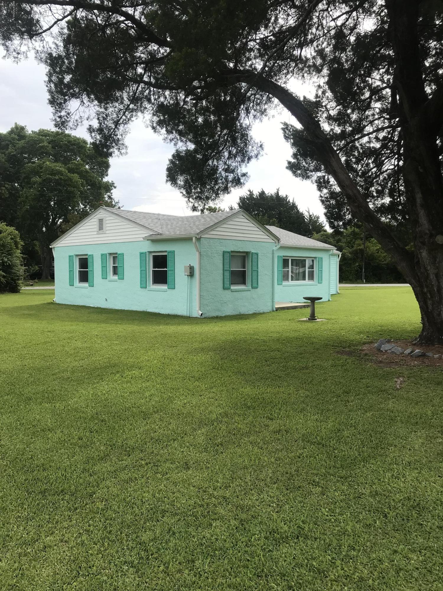 121 Old River Road