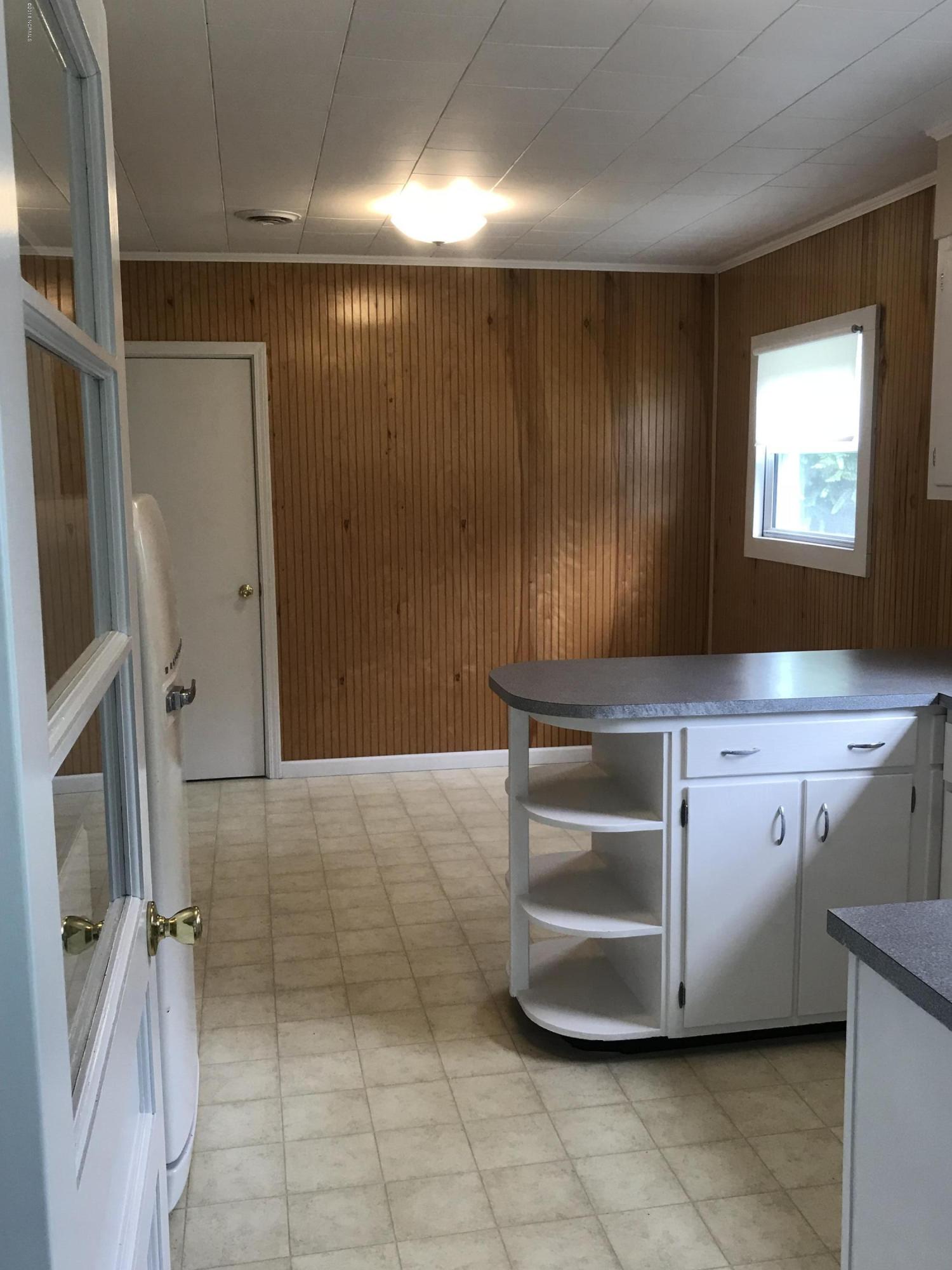 121 Old River Road Beaufort, NC 28516 - Photo 9 of 14 Dining area