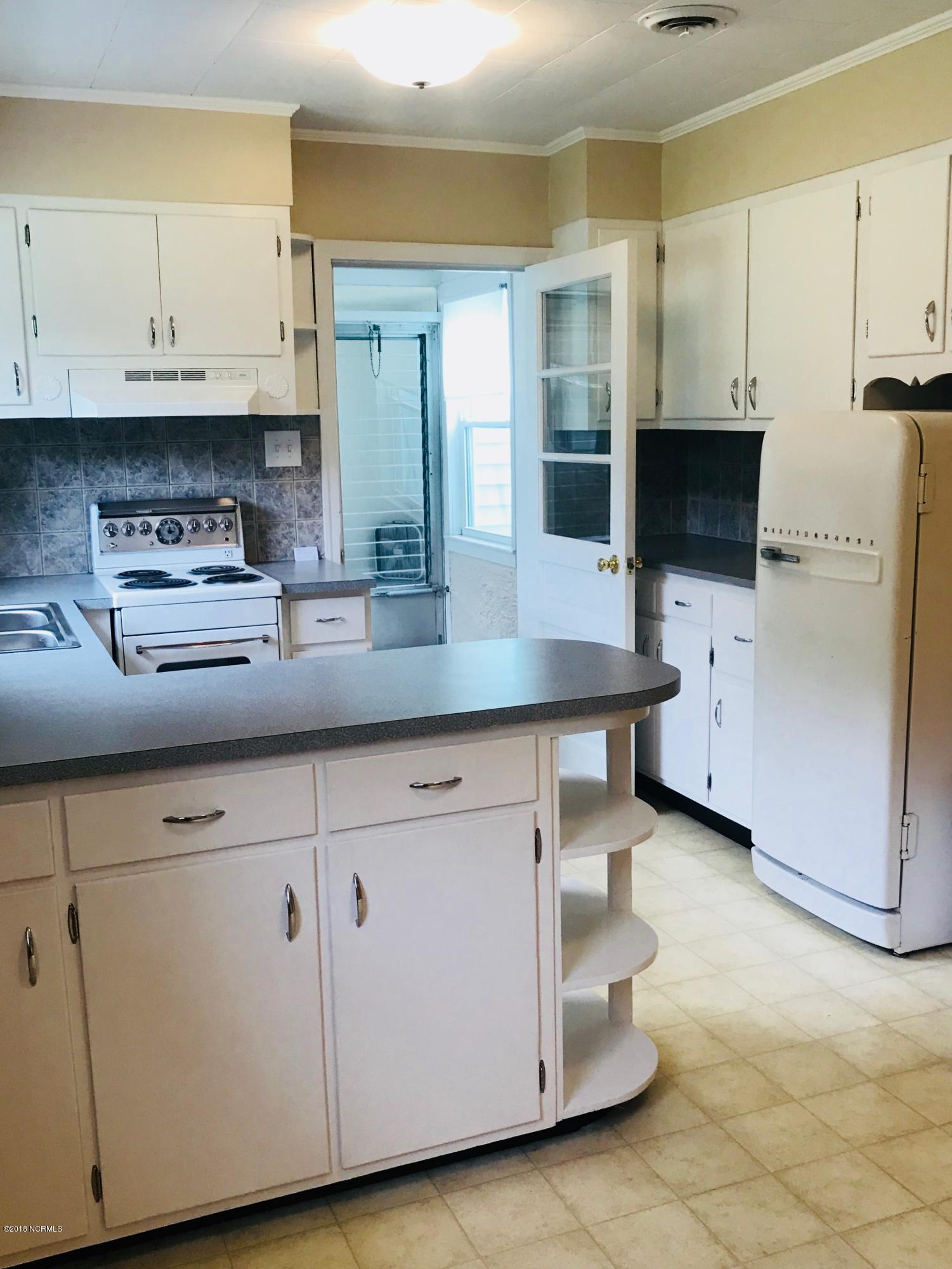 121 Old River Road Beaufort, NC 28516 - Photo 10 of 14 Kitchen