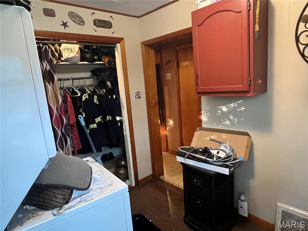 208 Henrietta Street Gillespie, IL 62033 - Photo 9 of 11