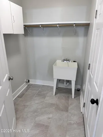 $2,400 | 304 Chisholm Trail, Jacksonville, NC 28546